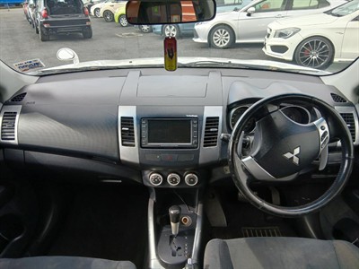 2006 Mitsubishi Outlander - Thumbnail