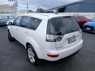 2006 Mitsubishi Outlander - Thumbnail