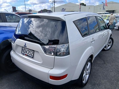 2006 Mitsubishi Outlander - Thumbnail