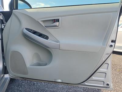 2013 Toyota Prius - Thumbnail