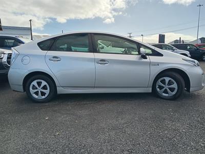 2013 Toyota Prius - Thumbnail