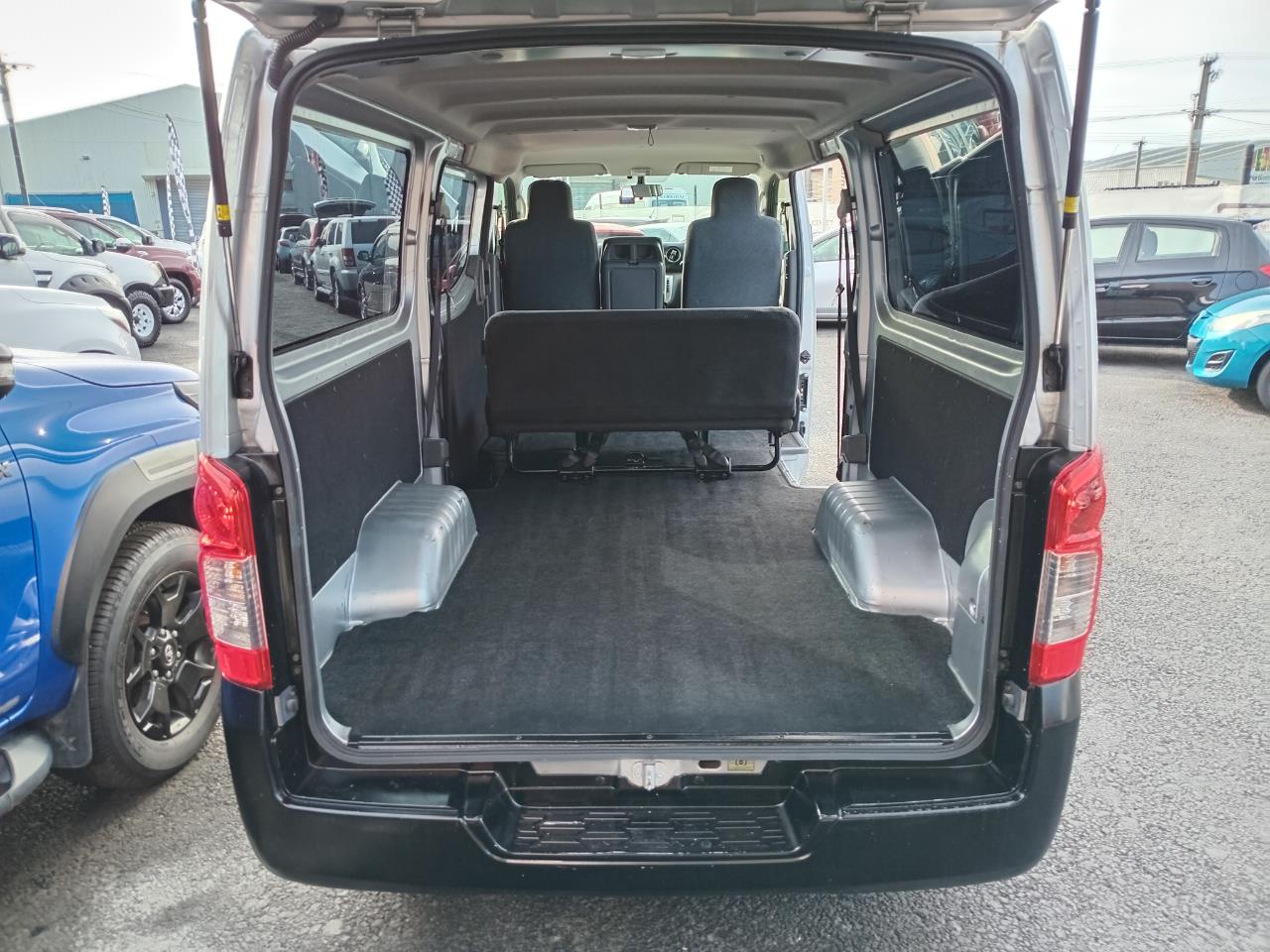 2017 Nissan CARAVAN
