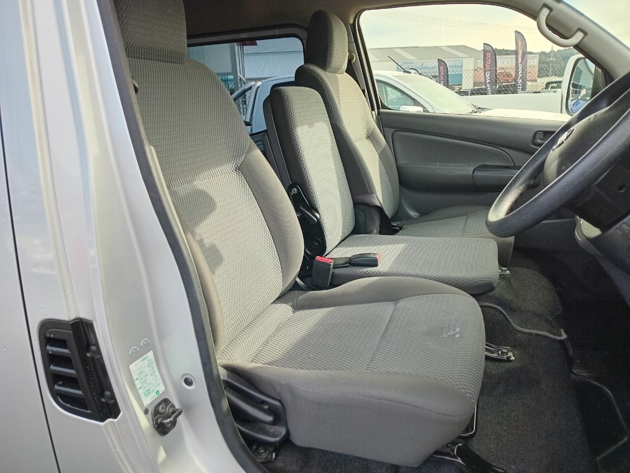2017 Nissan CARAVAN