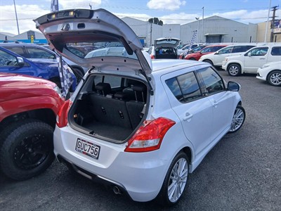 2013 Suzuki Swift - Thumbnail