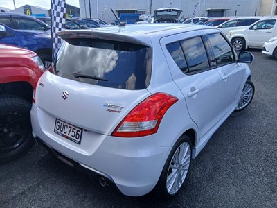 2013 Suzuki Swift - Thumbnail