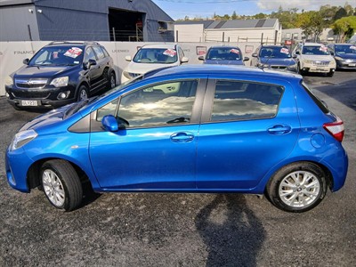 2017 Toyota Yaris - Thumbnail