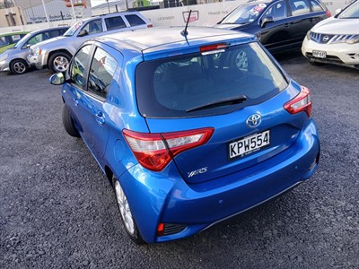 2017 Toyota Yaris - Thumbnail