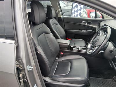 2023 Kia Sportage - Thumbnail