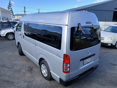 2020 Toyota HIACE - Thumbnail