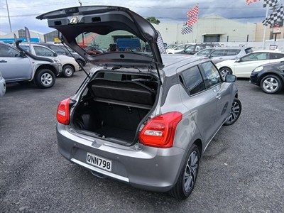 2022 Suzuki Swift - Thumbnail